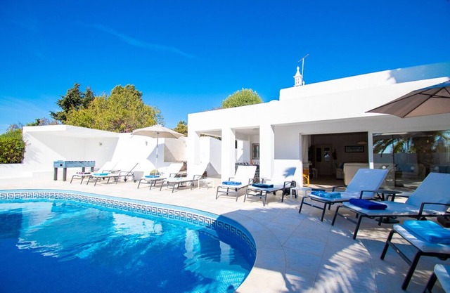 5 bedroom detached villa with private pool and maid service, Carvoeiro