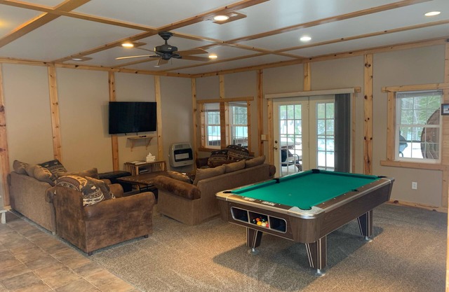 5 bedroom home in Paradise!! 4 miles from Tahquamenon Falls