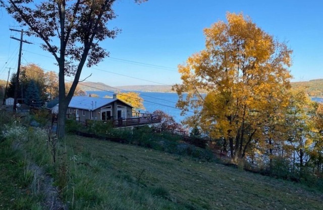 5 BEDROOM HOME w/ dock and hot tub