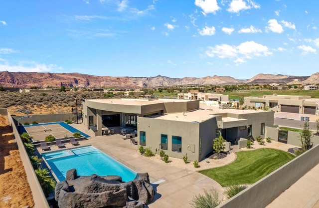 5-bedroom home with private amenities