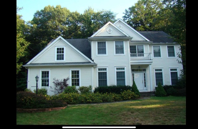 5 bedroom House.15 mins to Everything Albany,Schenectady,Saratoga Race track!