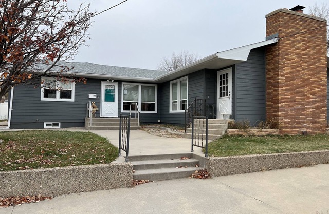 5-bedroom House for Sturgis rally with AC, 4 car garage, 2 blocks off Main St.