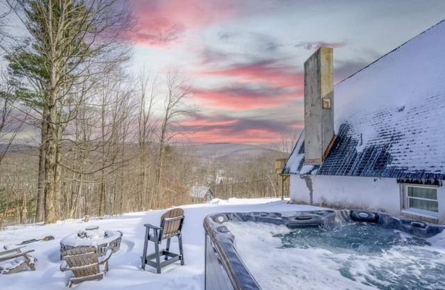 5 bedroom house & Mountain View with hot tub & waterfall hiking trails & Golf