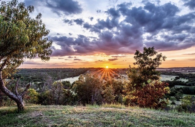 5 bedroom house w/pool -- private ranch just 1 hr from Waco