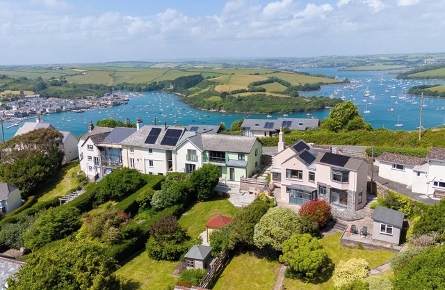 5 Bedroom House Walking distance to Beaches & Ferry to Salcombe