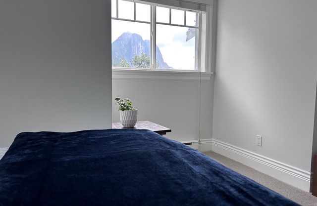 5 Bedroom house with view of Chief