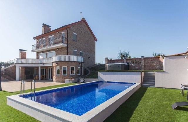 Schönes Haus in Ceminac mit Whirlpool