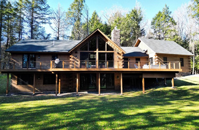 5-Bedroom Luxury Home on 7 Secluded Acres (10min from Windham Mountain)