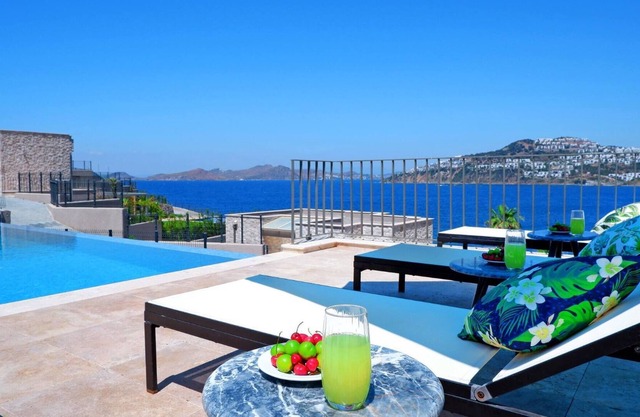 5 Bedroom Luxury Villa with Private Pool and Private Beach in Bodrum-Gumusluk