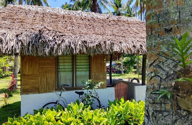 5-bedroom resort in fantastic Pilar with WiFi, AC, FAN rooms and huts