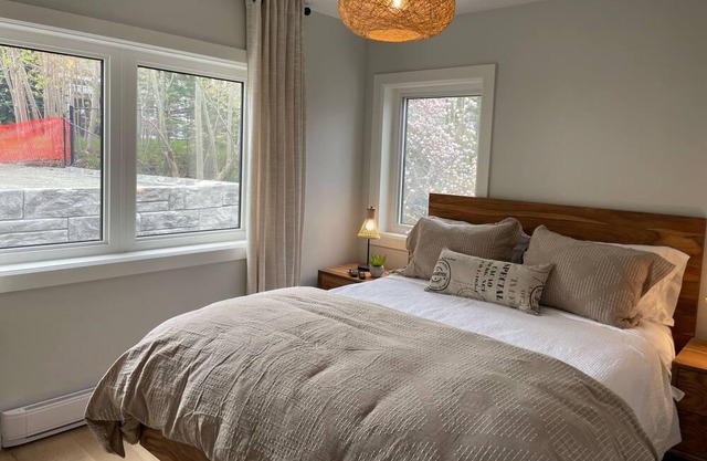 5 Bedroom South Halifax Close to Ocean & downtown! Steps to University’s !