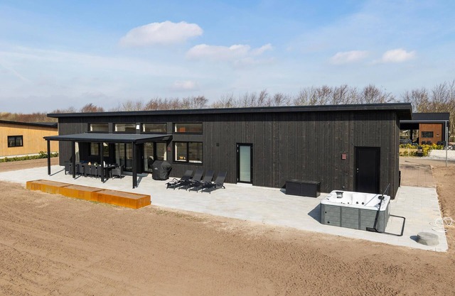 5 bedroom stunning home in Hadsund