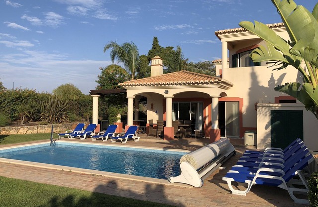 Wunderschöne 5-Bett-Villa mit großem beheiztem Pool und am Golfplatz Gramacho