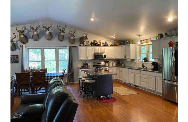 5 Bedroom Wooded Paradise (mins from wi dells)