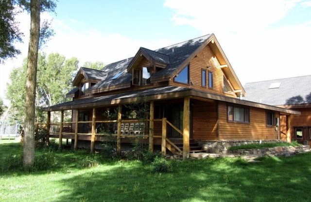 5 BR/3.5 BATH Gunnison Valley Home on the River between 2 ski areas, 4 wheeling