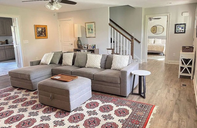 5 BR, 3 BA home near I-24 in incredible neighborhood- perfect mid term rental