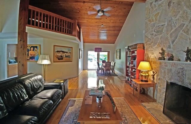 5-Br 3-Bad Skylit Haus auf 3 Hektar bewaldeten