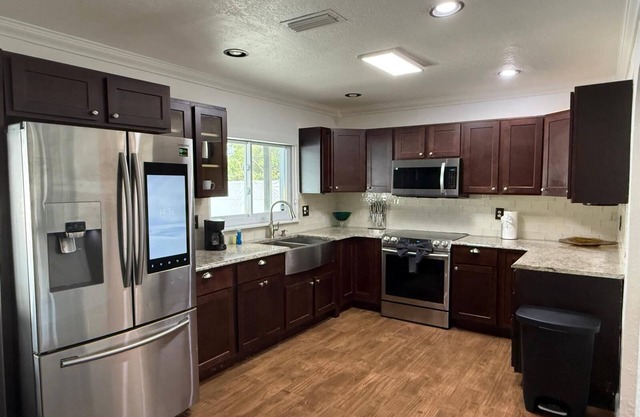 5 BR home with large patio, pool & outdoor family fun - 7 mins to LEGOLAND!