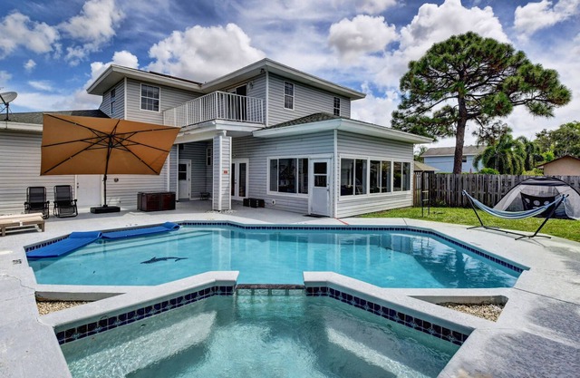 5 BR Mansion with Pool &Jacuzzi /non-heated/ FL