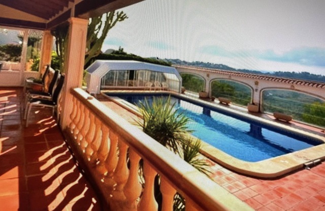 5 br villa. lg Pool Mountain top views next to national park. 10 min to beach.