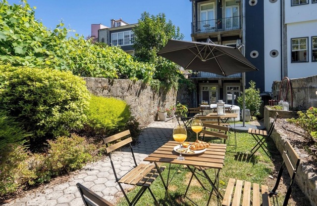 5 Captivating Rustic Flats w/ Jacuzzi and Garden