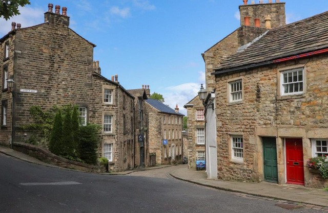 5 Castle Hill