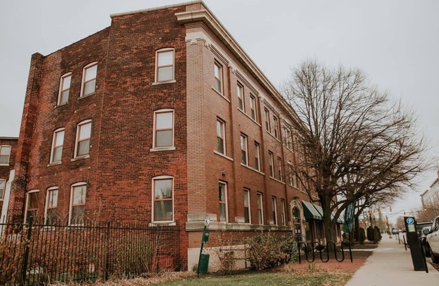 5 Combined Apartments Near Lucas Oil Stadiom