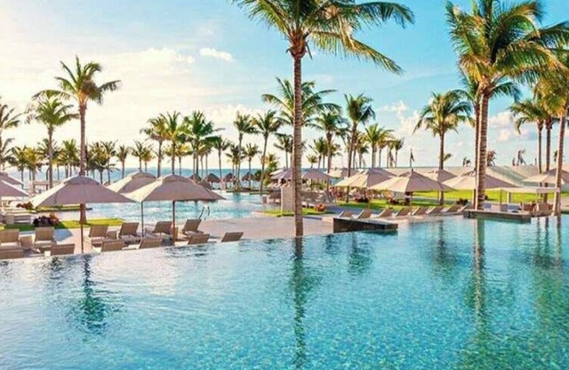 5-Diamond Spacious 3-bedroom loft resort. Breath taking ocean views, relaxing.