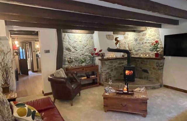 5* Dog-Friendly Cottage with Luxury Hot Tub in Fabulous Location & a great base!