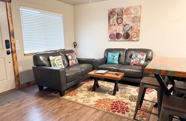 #5 Dog Friendly, Walking distance to Hiking Trails