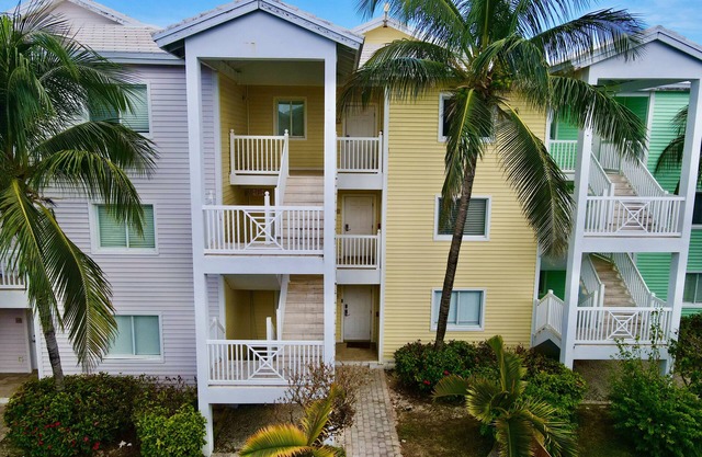 5 "J" Jus Chillin' Cozy 2-bedroom condo in Resorts World Bimini Community