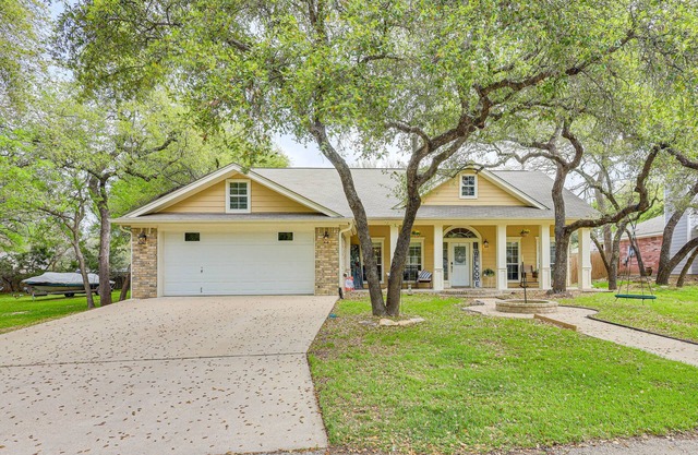 5 Mi to Belton Lake: Peaceful Home w/ Hot Tub