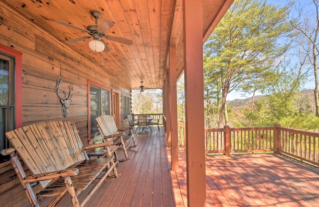 ‘Whitetail Retreat’ - Rustic Cabin w/ Mtn Views!