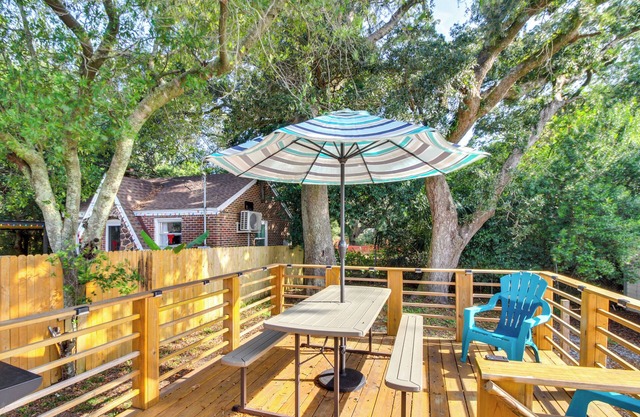 5 Mi to Dtwn: Bright Home w/ Yard in Pensacola!