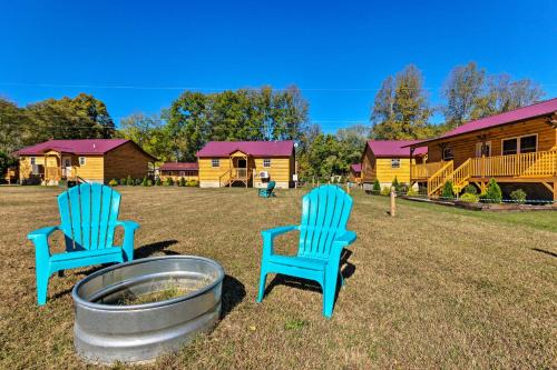 5 Mi to Dtwn Bryson City Cabin with Resort Perks!