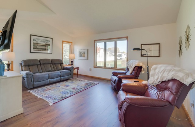 5 Mi to Dtwn: Pet-Friendly 'Wheatland Twin' Home!