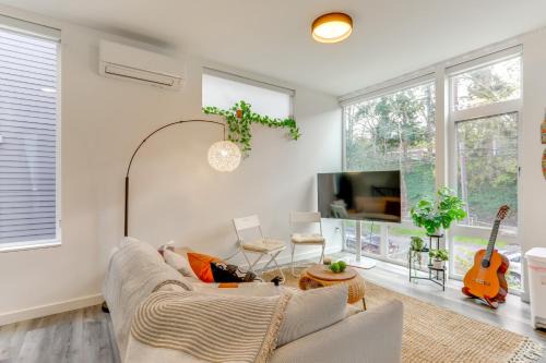 5 Mi to Dtwn Pet-Friendly Townhome in Seattle!