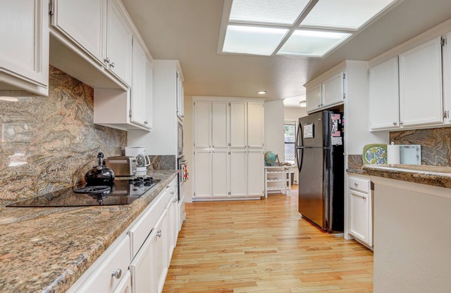 5 Mi to Lake Natoma: Home w/ Deck in Orangevale!