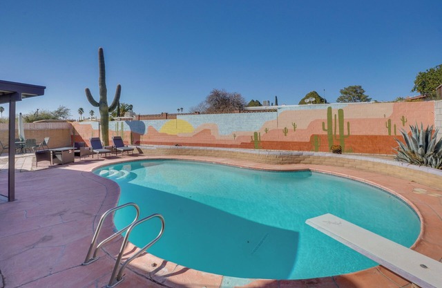 5 Mi to Saguaro National Park: Desert Gem w/ Pool!