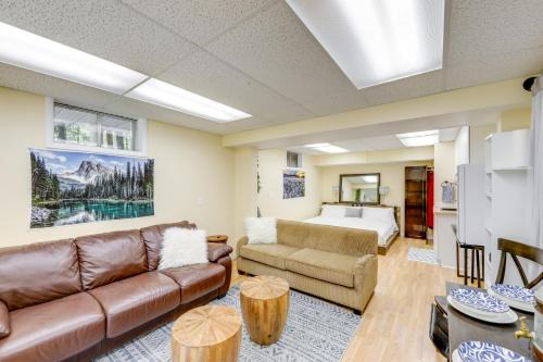 5 Mi to State Park Studio, Walk to Happys Inn!