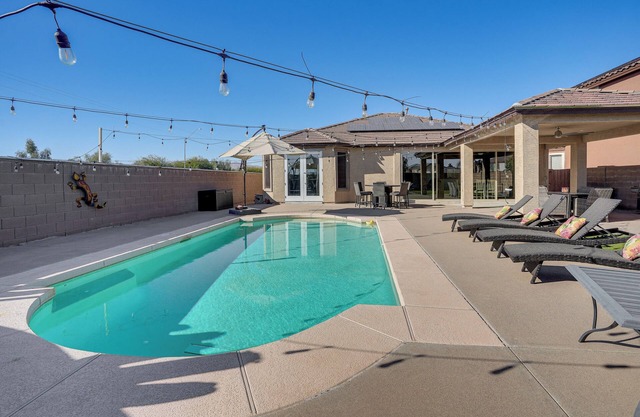5 Mi to Surprise Stadium: Chic Arizona Home