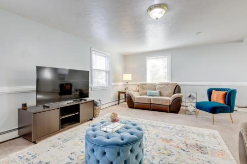 5 Mi to to Downtown Worcester Quiet Townhome