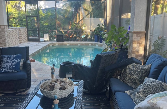 5 miles to TCP Available for TPC week 4-bedroom house 1 mile to beach.