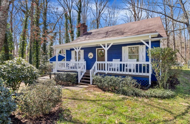 Lake Keowee Hideaway- 6 Min From Clemson Stadium! 5 King Beds, BAR, & Game Room!