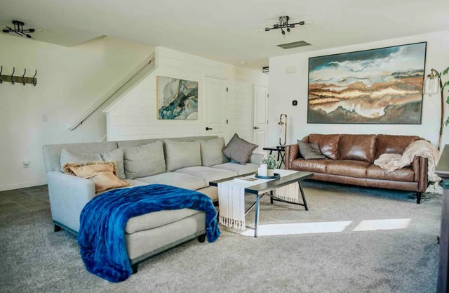 Walkable, Prime Location. 5min to Lagoon. Comfy beds. Fully Stocked. Pets OK.