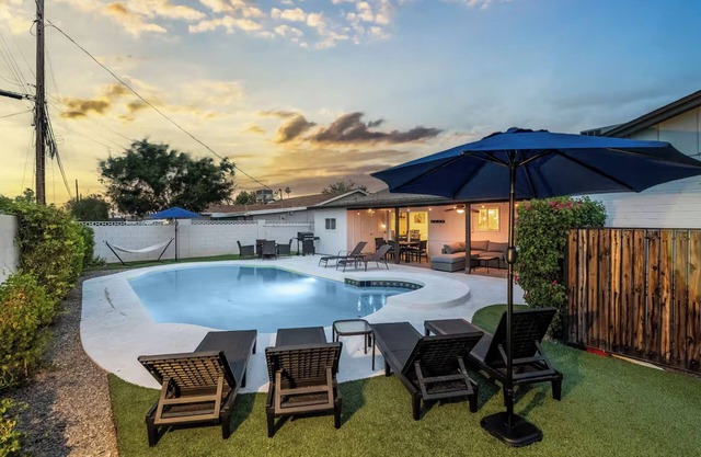 5 min to Old Town l Heated Pool