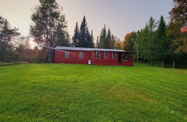 5 Min.Walk to Averill Lake and VAST Access snowmobile trails!Pet friendly!