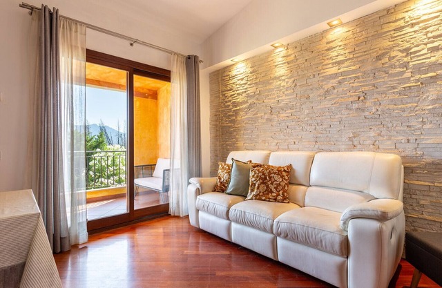 5-min Walk to Beach – Bright 2-BR Apartment Near Cagliari
