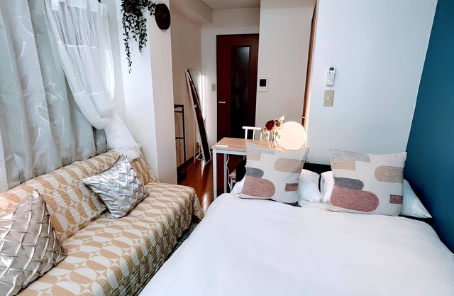 5 min walk to Hiroo, 10 min to Ebisu, 15 min by train to Shibuya and Ginza.