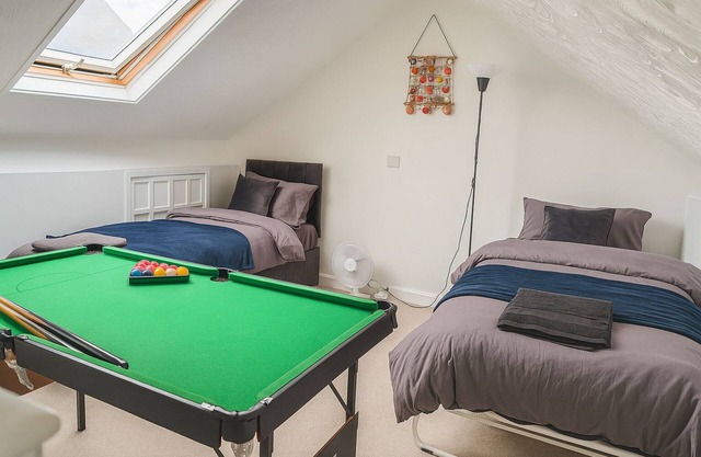 5 mins from City Centre & Beach w/Snooker Table, Wifi, Parking, Sea View & More!